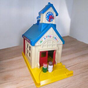 Vintage 1989 Spectra My Little Schoolhouse Carry Along  Playhouse & 2 Figures